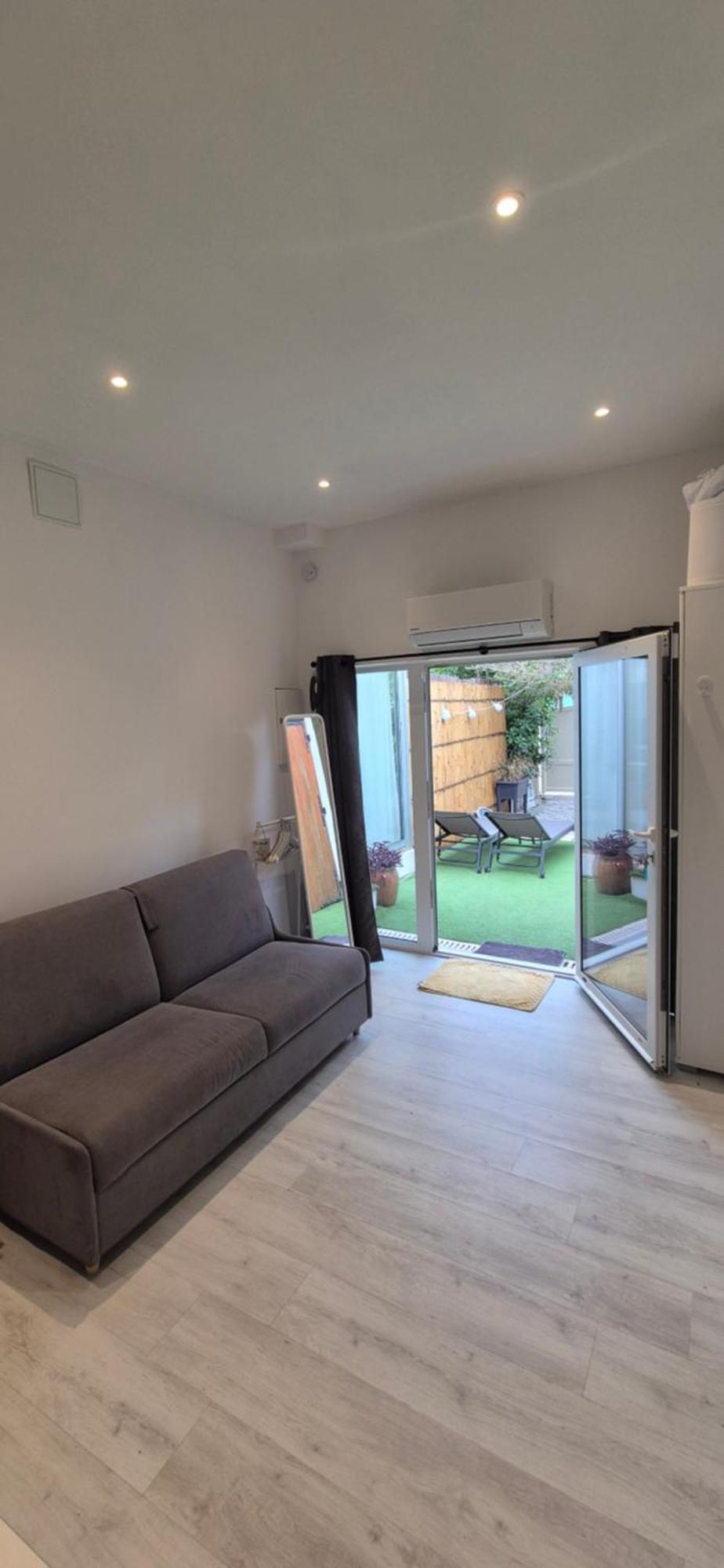 Studio Avec Rez De Jardin *